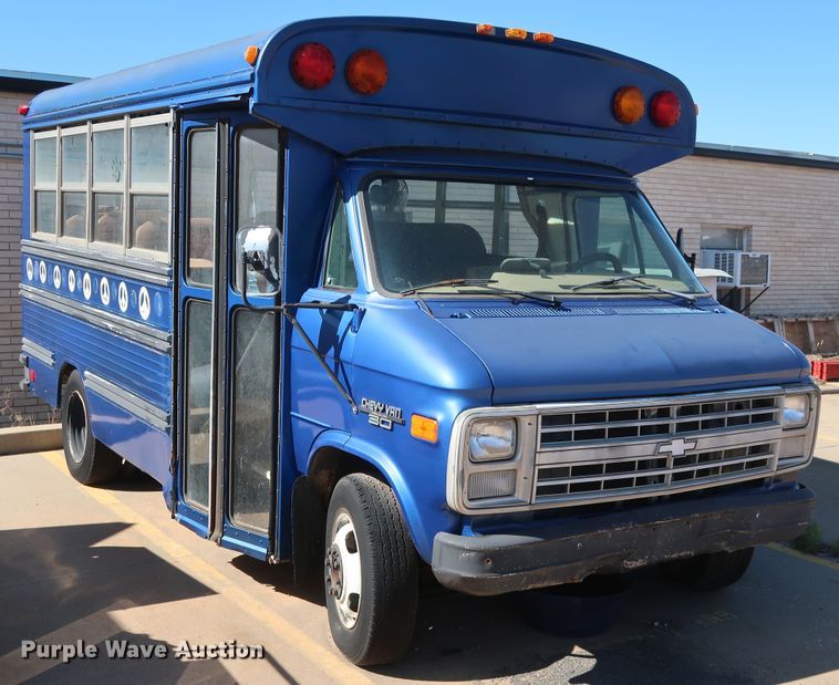 image for item GD9808 1990 Chevrolet G30 school bus