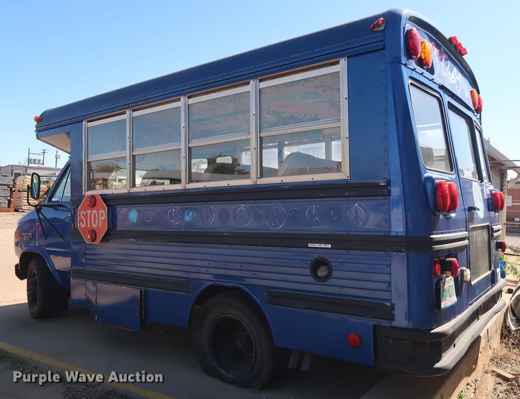 image for item GD9808 1990 Chevrolet G30 school bus