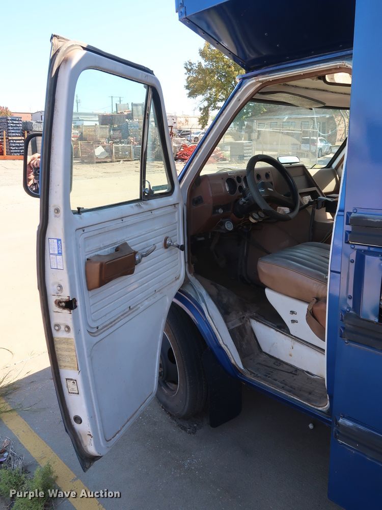 image for item GD9808 1990 Chevrolet G30 school bus