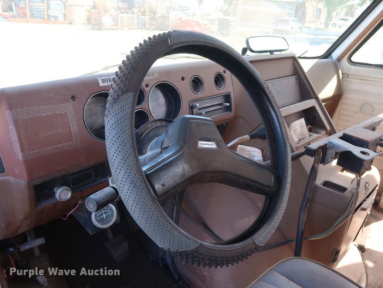 image for item GD9808 1990 Chevrolet G30 school bus