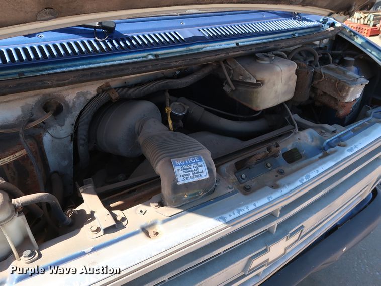 image for item GD9808 1990 Chevrolet G30 school bus