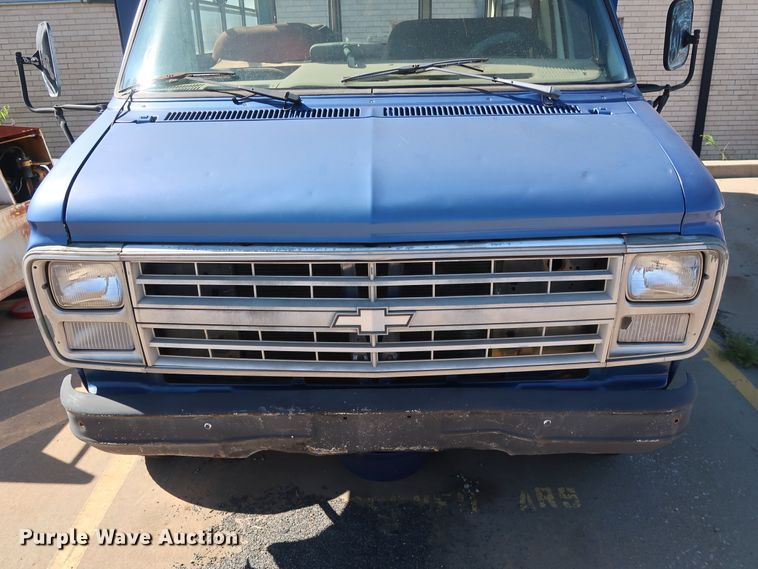 image for item GD9808 1990 Chevrolet G30 school bus