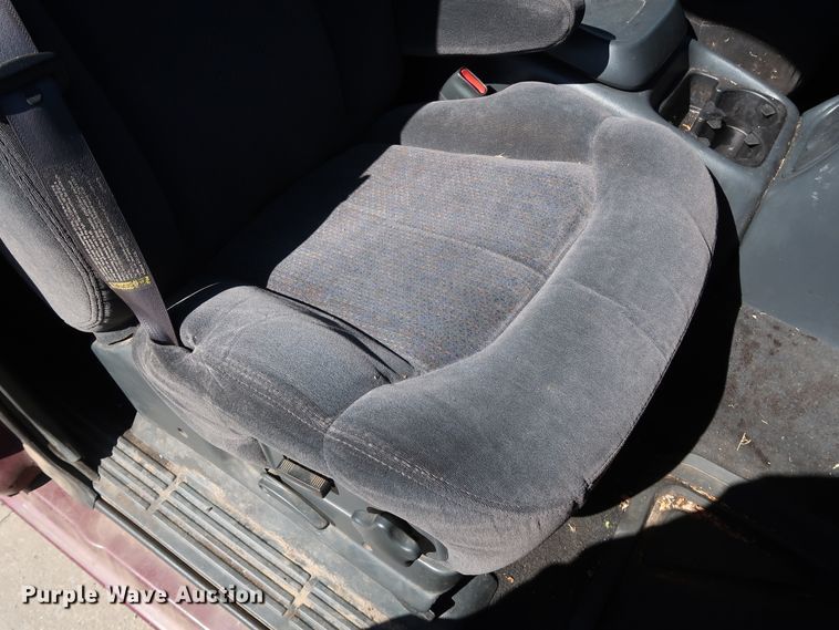 image for item GD9809 2001 Chevrolet Silverado 1500 Ext. Cab pickup truck