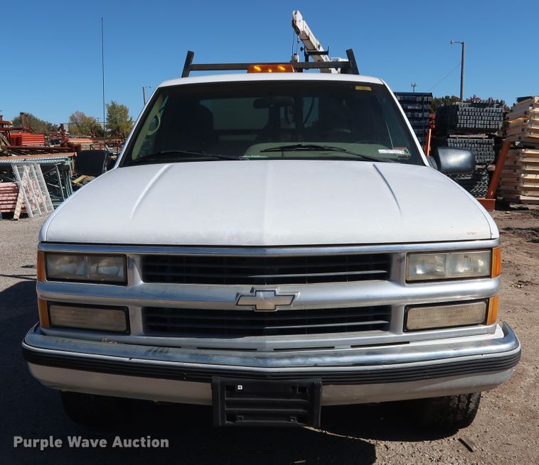 image for item GD9810 1995 Chevrolet C2500 Ext. Cab flatbed pickup truck