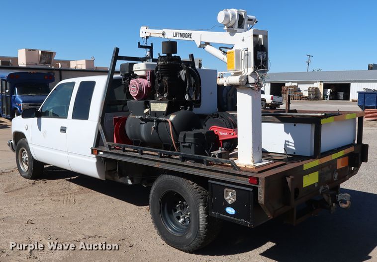 image for item GD9810 1995 Chevrolet C2500 Ext. Cab flatbed pickup truck