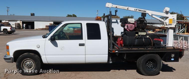 image for item GD9810 1995 Chevrolet C2500 Ext. Cab flatbed pickup truck