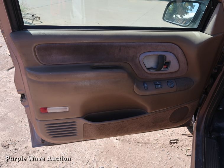 image for item GD9810 1995 Chevrolet C2500 Ext. Cab flatbed pickup truck