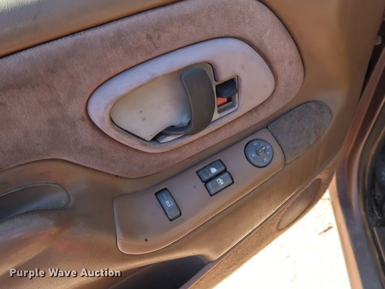 image for item GD9810 1995 Chevrolet C2500 Ext. Cab flatbed pickup truck