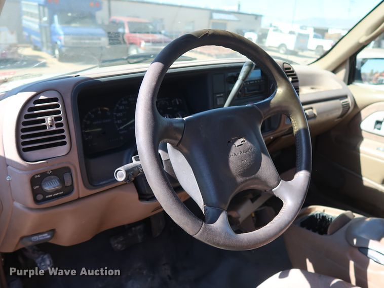 image for item GD9810 1995 Chevrolet C2500 Ext. Cab flatbed pickup truck