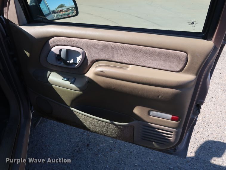 image for item GD9810 1995 Chevrolet C2500 Ext. Cab flatbed pickup truck