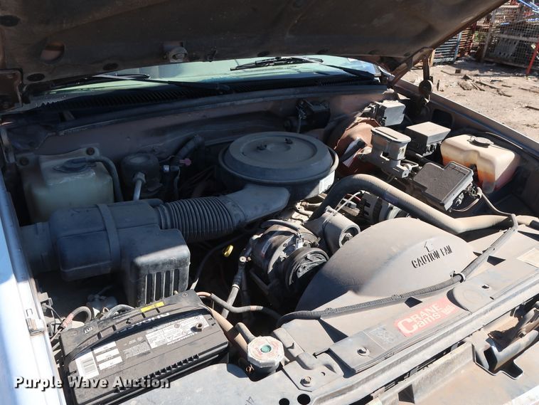 image for item GD9810 1995 Chevrolet C2500 Ext. Cab flatbed pickup truck