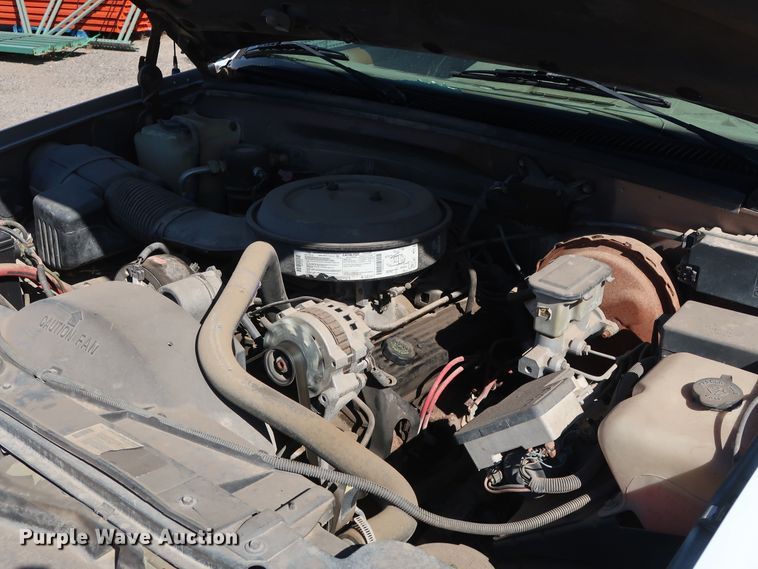 image for item GD9810 1995 Chevrolet C2500 Ext. Cab flatbed pickup truck