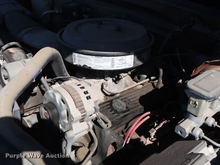 image for item GD9810 1995 Chevrolet C2500 Ext. Cab flatbed pickup truck