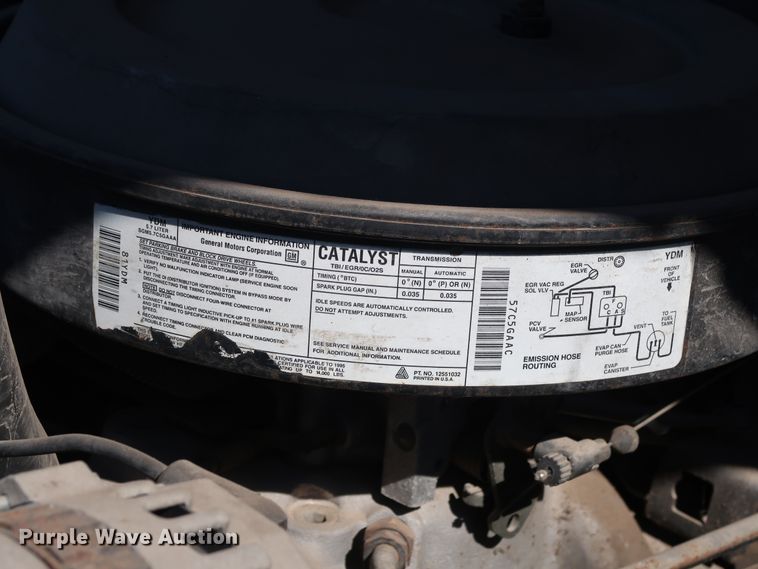 image for item GD9810 1995 Chevrolet C2500 Ext. Cab flatbed pickup truck