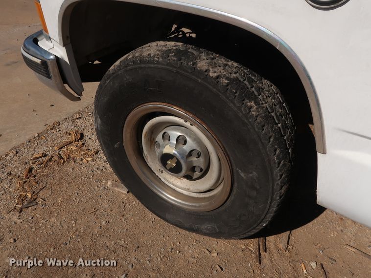 image for item GD9810 1995 Chevrolet C2500 Ext. Cab flatbed pickup truck