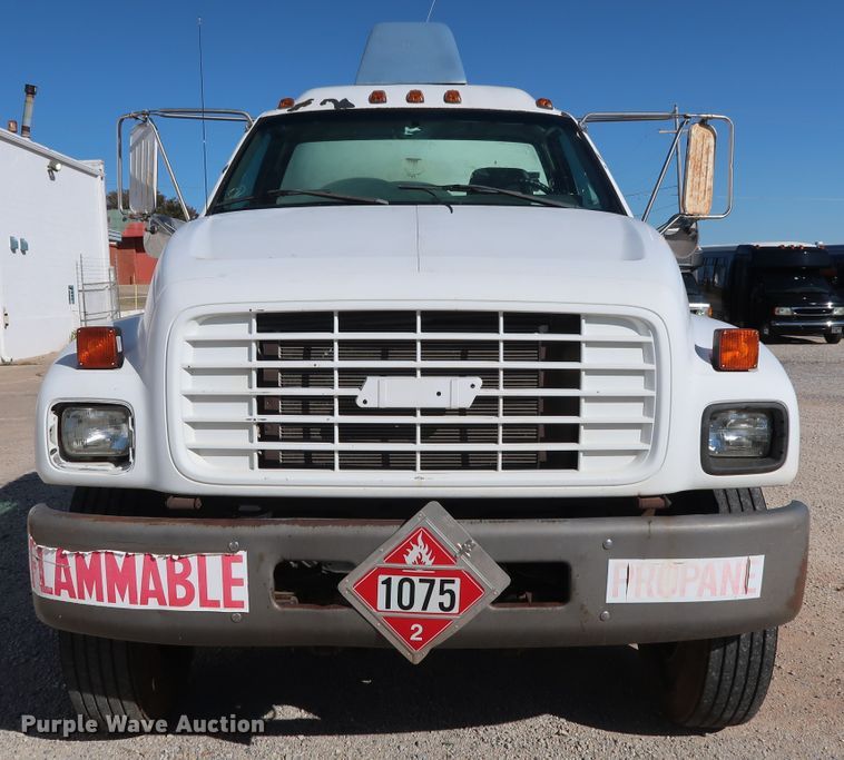 image for item GD9813 2001 GMC C7500 propane fuel truck