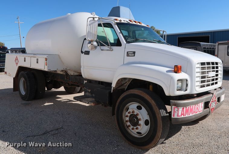 image for item GD9813 2001 GMC C7500 propane fuel truck