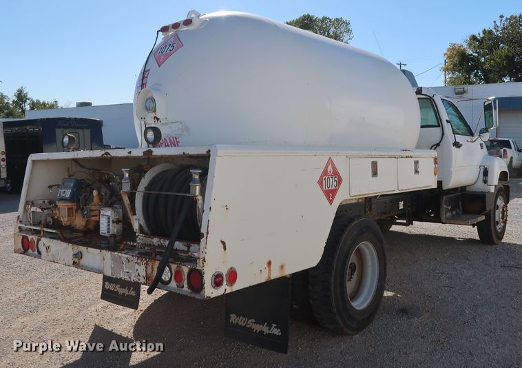 image for item GD9813 2001 GMC C7500 propane fuel truck