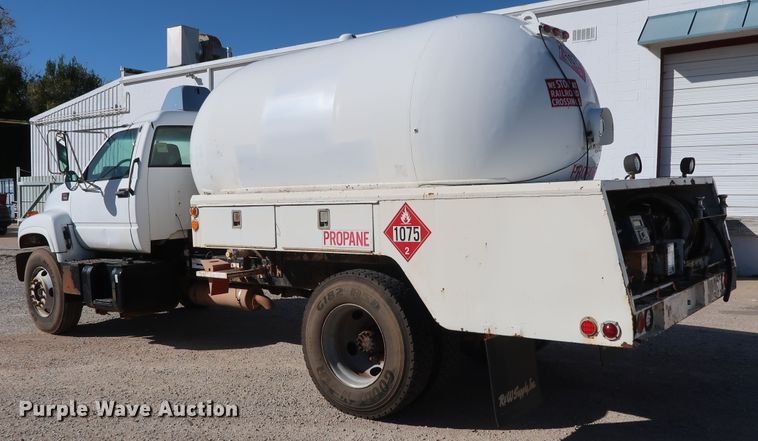 image for item GD9813 2001 GMC C7500 propane fuel truck