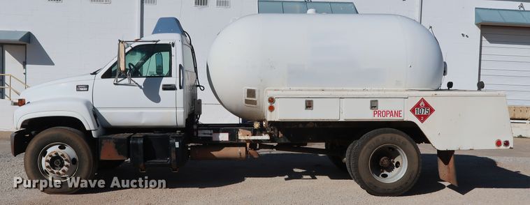 image for item GD9813 2001 GMC C7500 propane fuel truck