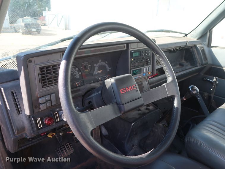 image for item GD9813 2001 GMC C7500 propane fuel truck