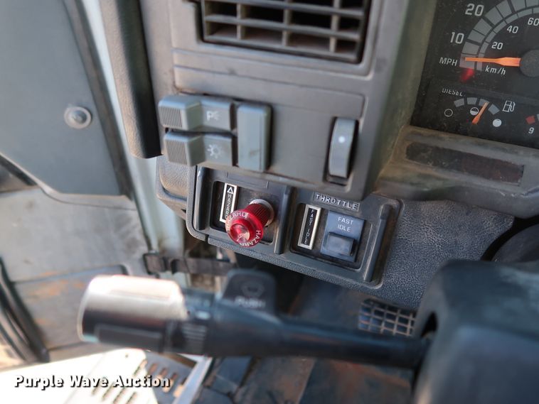 image for item GD9813 2001 GMC C7500 propane fuel truck