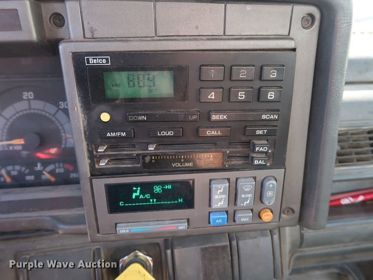 image for item GD9813 2001 GMC C7500 propane fuel truck