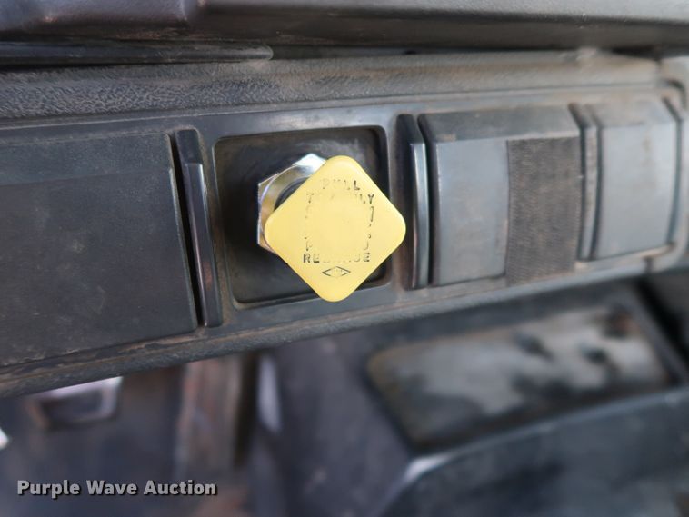 image for item GD9813 2001 GMC C7500 propane fuel truck