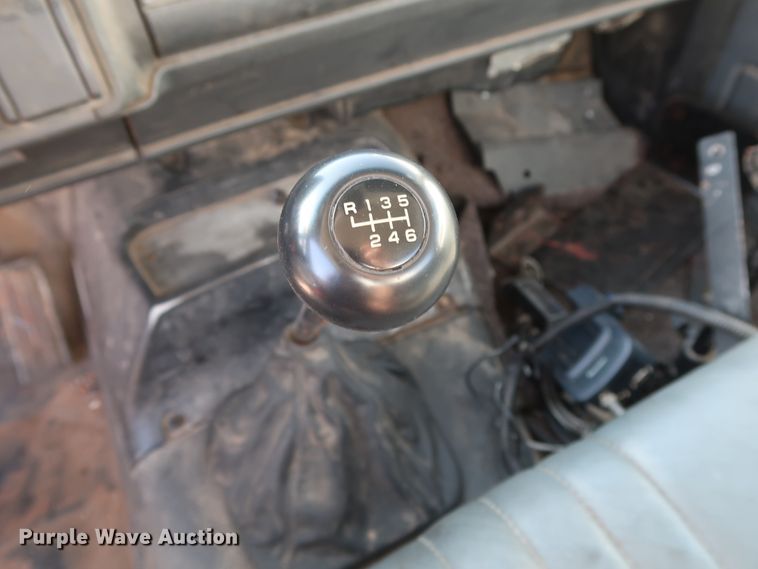 image for item GD9813 2001 GMC C7500 propane fuel truck