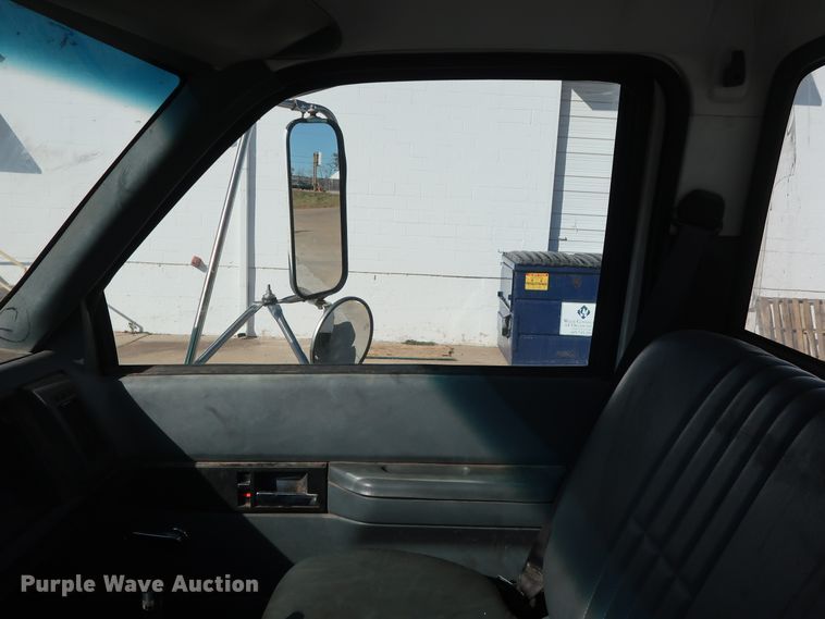 image for item GD9813 2001 GMC C7500 propane fuel truck