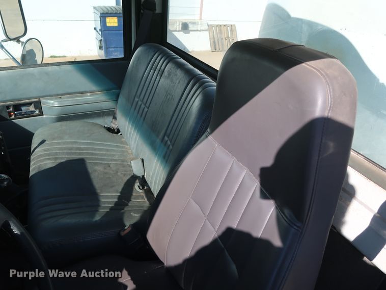 image for item GD9813 2001 GMC C7500 propane fuel truck