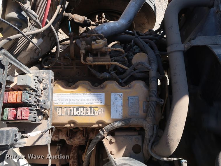 image for item GD9813 2001 GMC C7500 propane fuel truck