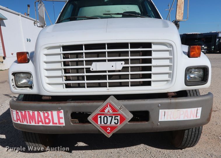 image for item GD9813 2001 GMC C7500 propane fuel truck