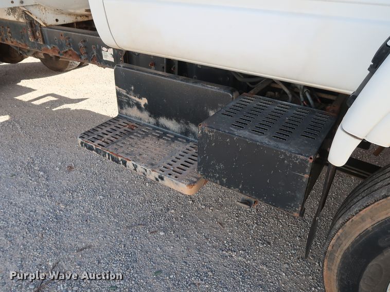 image for item GD9813 2001 GMC C7500 propane fuel truck