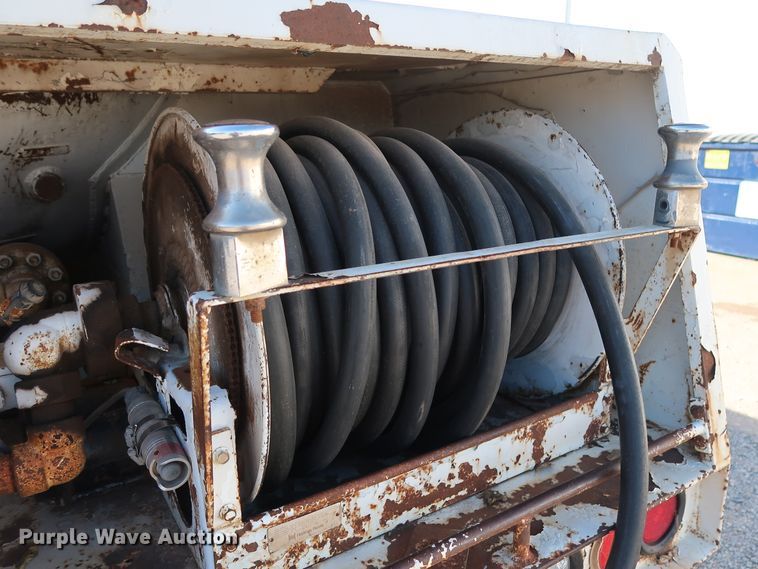 image for item GD9813 2001 GMC C7500 propane fuel truck