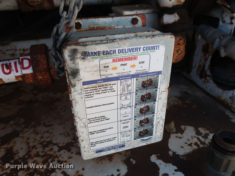 image for item GD9813 2001 GMC C7500 propane fuel truck