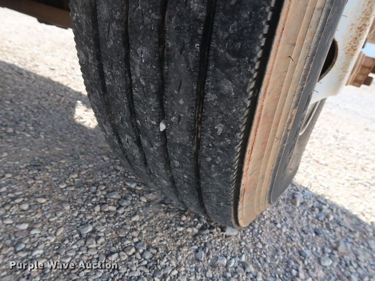 image for item GD9813 2001 GMC C7500 propane fuel truck