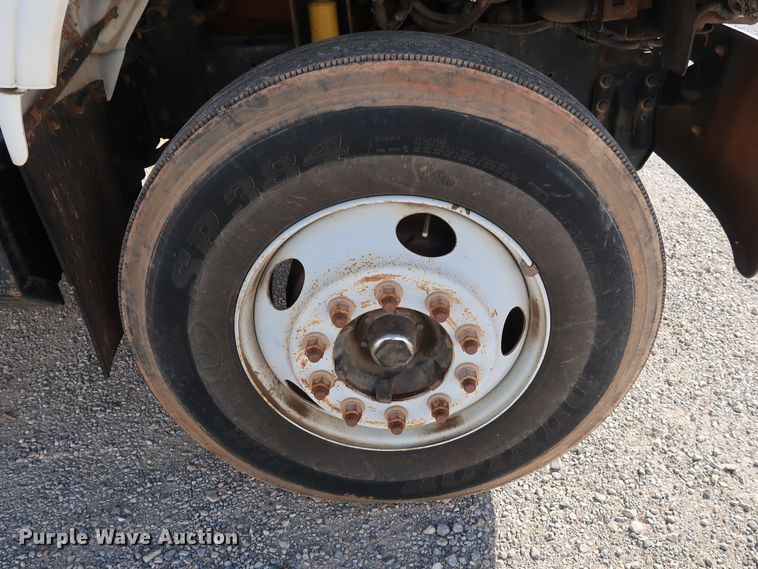 image for item GD9813 2001 GMC C7500 propane fuel truck