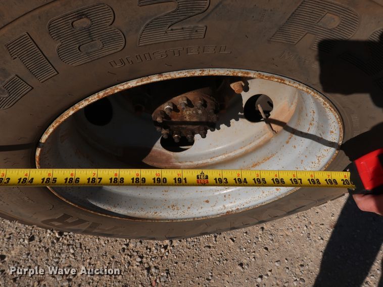 image for item GD9813 2001 GMC C7500 propane fuel truck