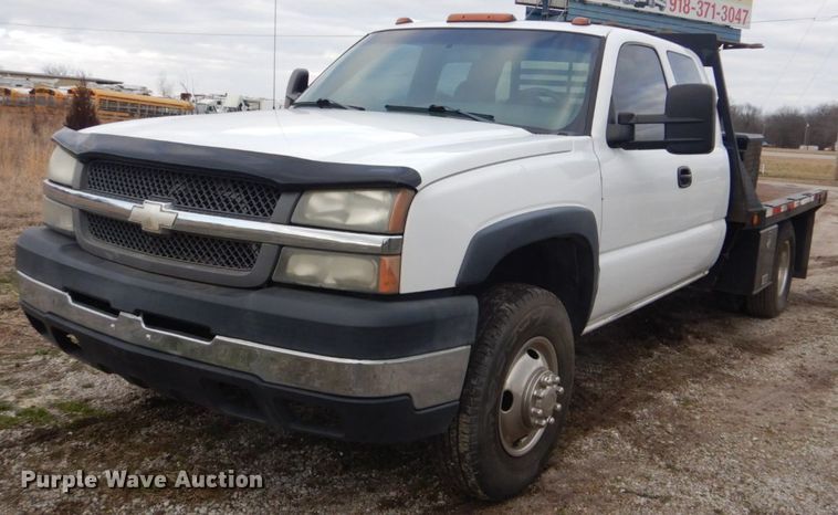 image for item GF9054 2004 Chevrolet Silverado 3500 Ext. Cab flatbed pickup truck