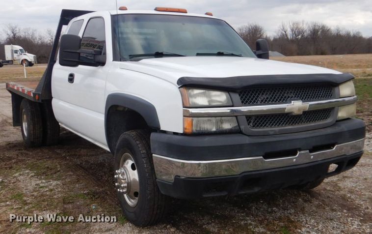 image for item GF9054 2004 Chevrolet Silverado 3500 Ext. Cab flatbed pickup truck