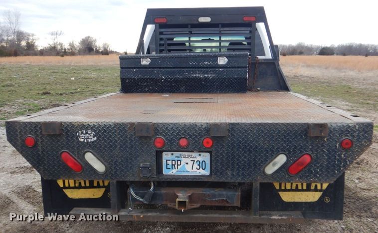 image for item GF9054 2004 Chevrolet Silverado 3500 Ext. Cab flatbed pickup truck