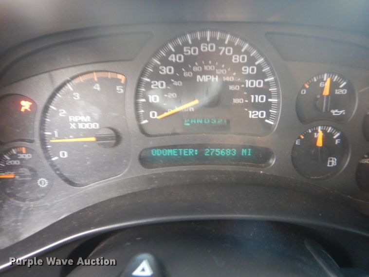 image for item GF9054 2004 Chevrolet Silverado 3500 Ext. Cab flatbed pickup truck