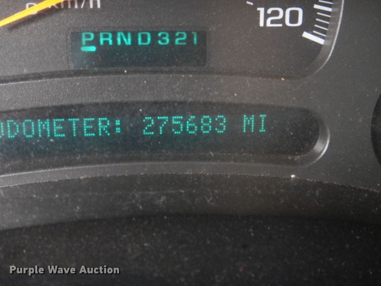 image for item GF9054 2004 Chevrolet Silverado 3500 Ext. Cab flatbed pickup truck