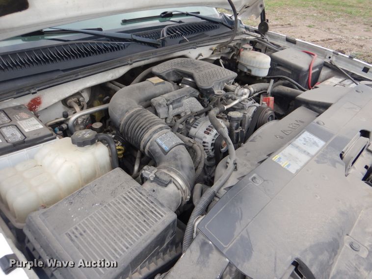 image for item GF9054 2004 Chevrolet Silverado 3500 Ext. Cab flatbed pickup truck