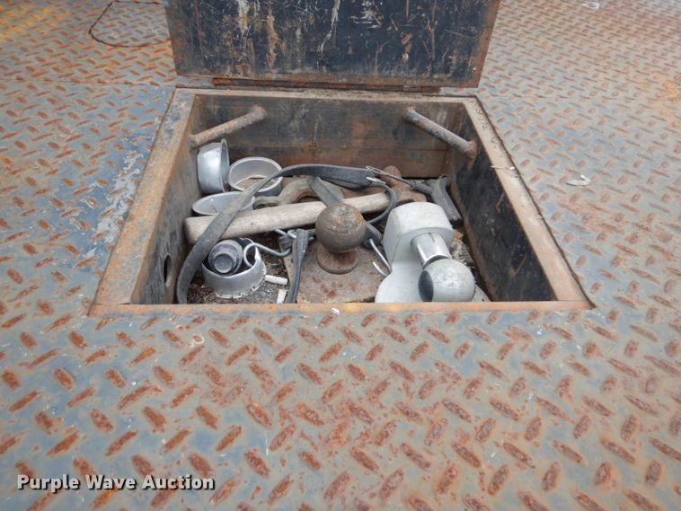 image for item GF9054 2004 Chevrolet Silverado 3500 Ext. Cab flatbed pickup truck