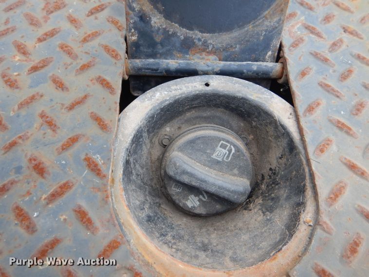 image for item GF9054 2004 Chevrolet Silverado 3500 Ext. Cab flatbed pickup truck