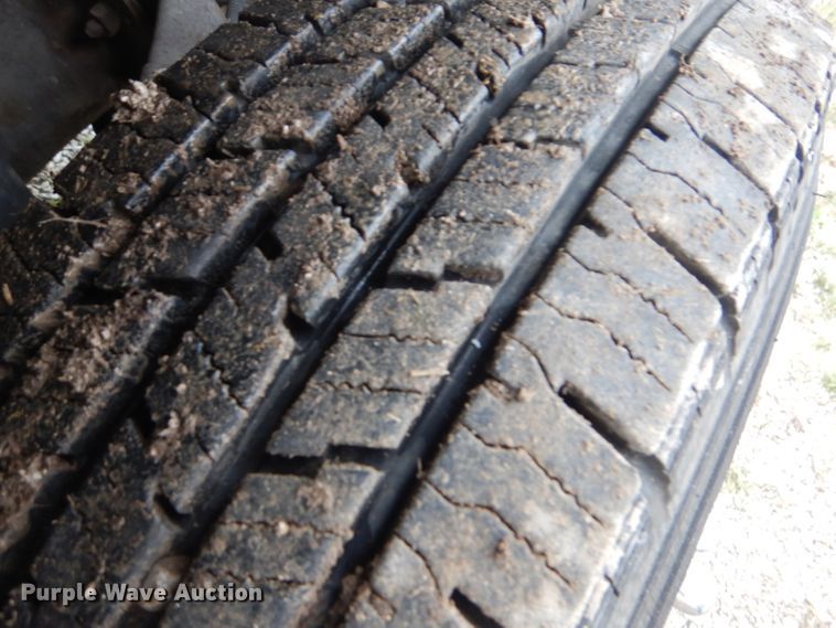 image for item GF9054 2004 Chevrolet Silverado 3500 Ext. Cab flatbed pickup truck