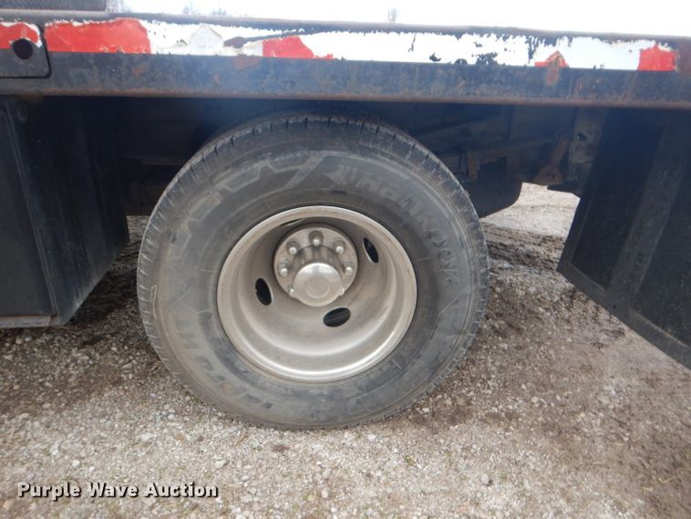 image for item GF9054 2004 Chevrolet Silverado 3500 Ext. Cab flatbed pickup truck