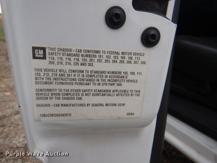 image for item GF9054 2004 Chevrolet Silverado 3500 Ext. Cab flatbed pickup truck